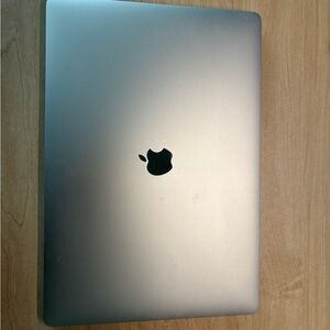 Apple MacBook Pro - Silver Finish